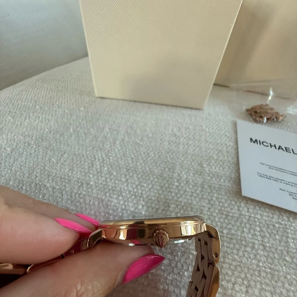 Michael Kors Gold Watch with Minimalist Dial and Link Bracelet - Picture 6 of 9